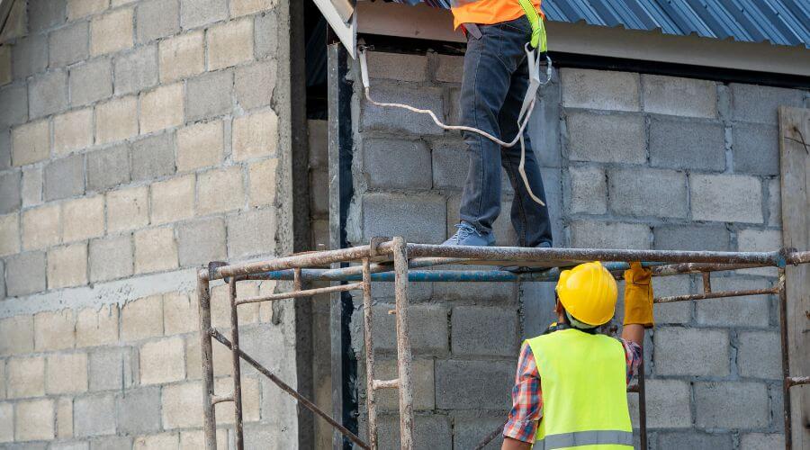 Professional gutter cleaning in Garnavillo, IA